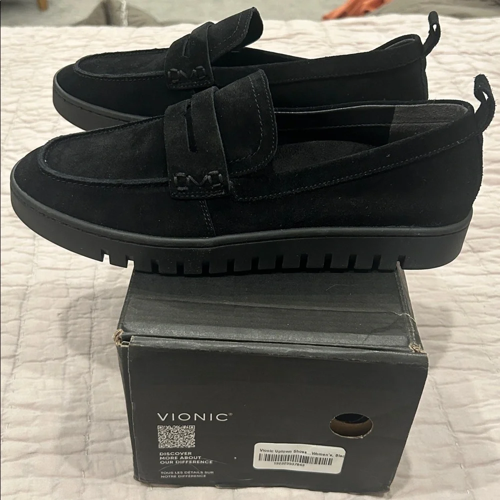 Vionic Women’s Vionic Uptown Loafer – Black Suede 9